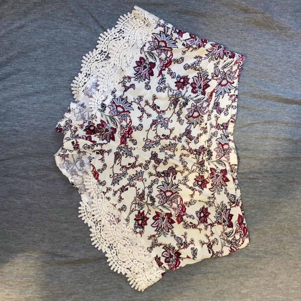 Super cute F21 pattern shorts